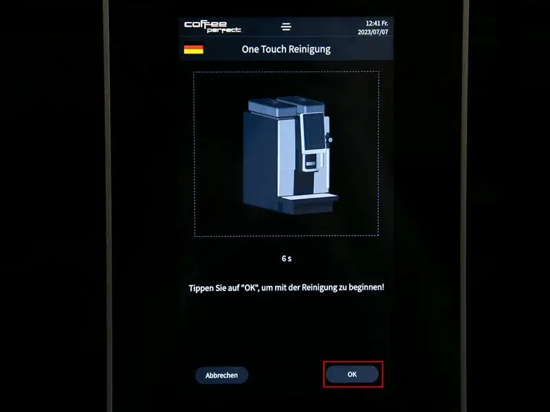 Display zeigt Startbildschirm der automatischen One Touch Reinigung mit 'OK'-Button.